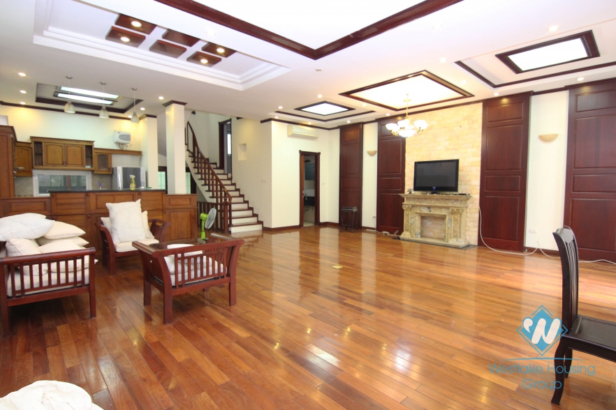 A lovely house with garden, high ceiling and lots of light available for rent in Tay Ho